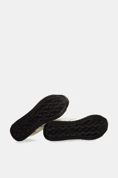 DEPORTIVOS BLANCOS CON DETALLES EN NEGRO - Imagen 3