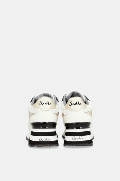 DEPORTIVOS BLANCOS CON DETALLES EN NEGRO - Imagen 4